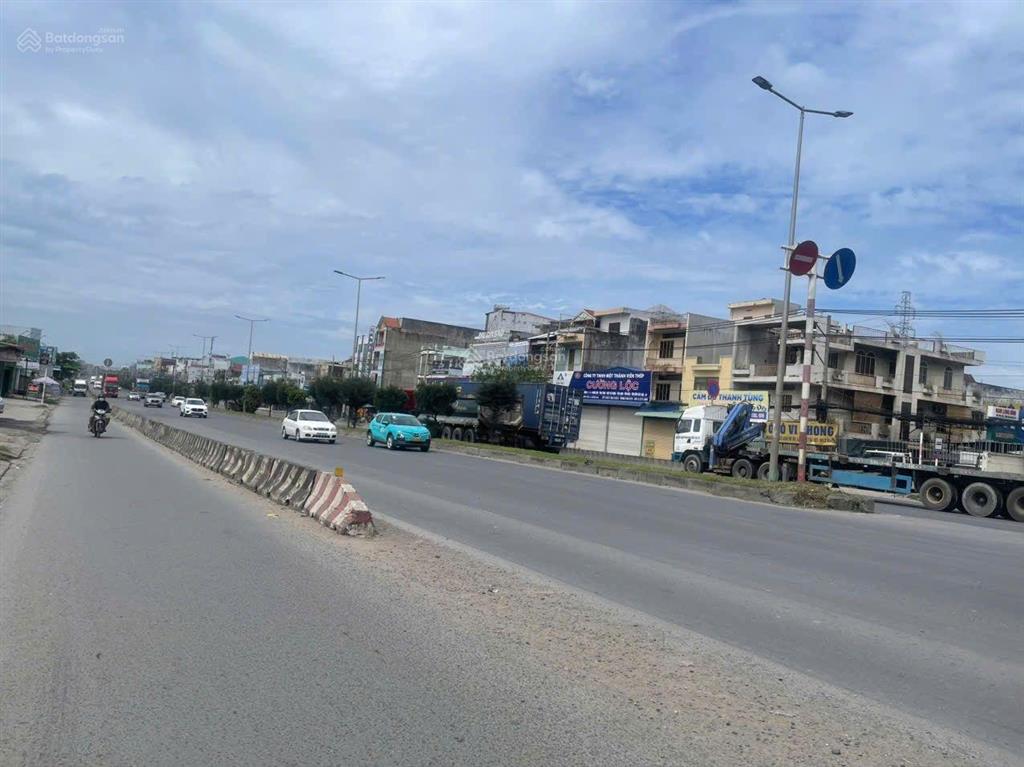 B.an hoặc cho thuê xưởng mặt tiền ql51 long hưng đồng nai.
diện tích (1300 m2). sổ riêng có 640m