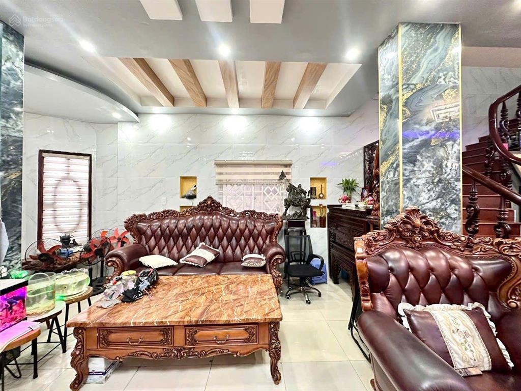 Chủ cần bán gồm nhà lầu và bốn phòng trọ đang cho thuê 15 triệu /tháng, tân thới nhất