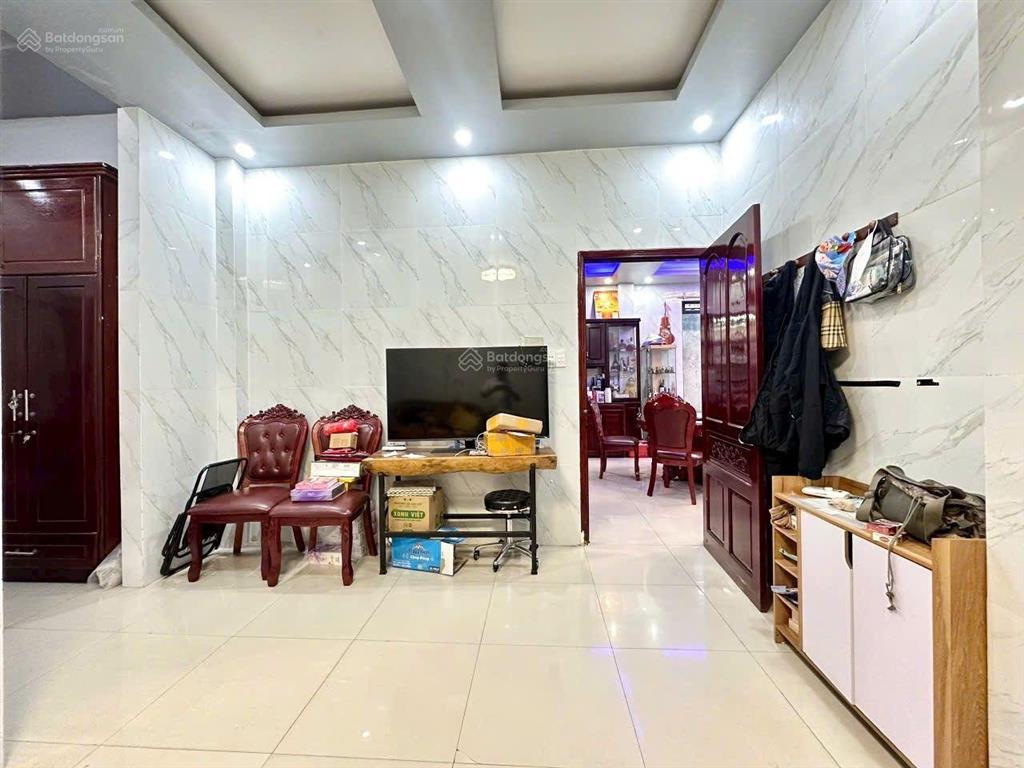 Chủ cần bán gồm nhà lầu và bốn phòng trọ đang cho thuê 15 triệu /tháng, tân thới nhất