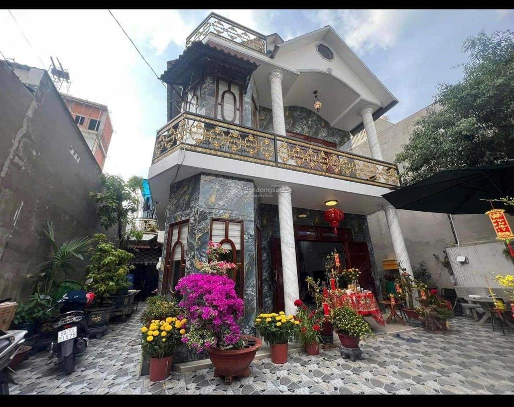 Chủ cần bán gồm nhà lầu và bốn phòng trọ đang cho thuê 15 triệu /tháng, tân thới nhất