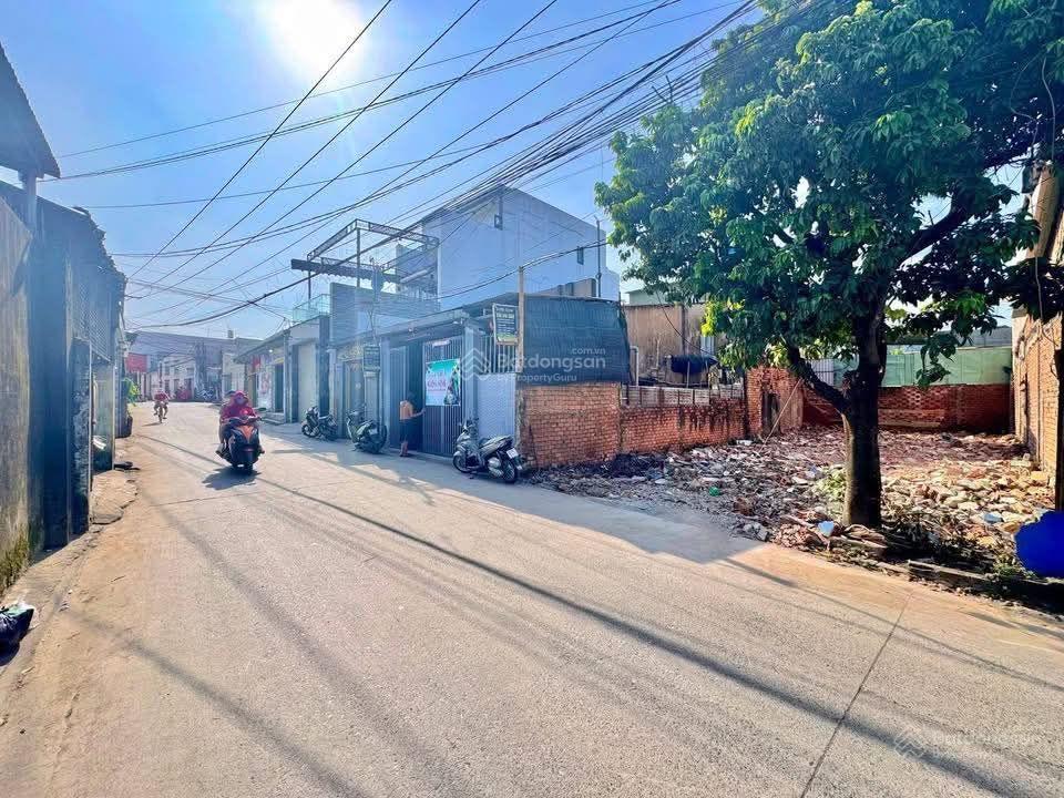 B.án lô đất ngay cạnh chợ nhỏ lộ đức. hố nai đồng nai diện tích  7 x 19m. sổ riêng full thổ cư.