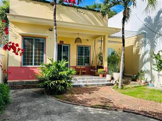 Cho thuê homestay sân vườn đẹp 3 phòng ngủ gần biển giá 20 triệu phường vĩnh hoà