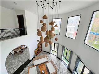 Cho thuê villa 8 phòng ngủ có thang máy view toàn cảnh vịnh nha trang giá 90 triệu/tháng