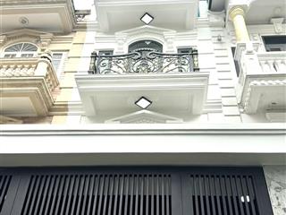 Bán nhà 4 tầng lý phục man nhỉnh 9 tỷ, 4pn, giá siêu hời, đẹp, nhiều tiện ích, trung tâm q7, hcm