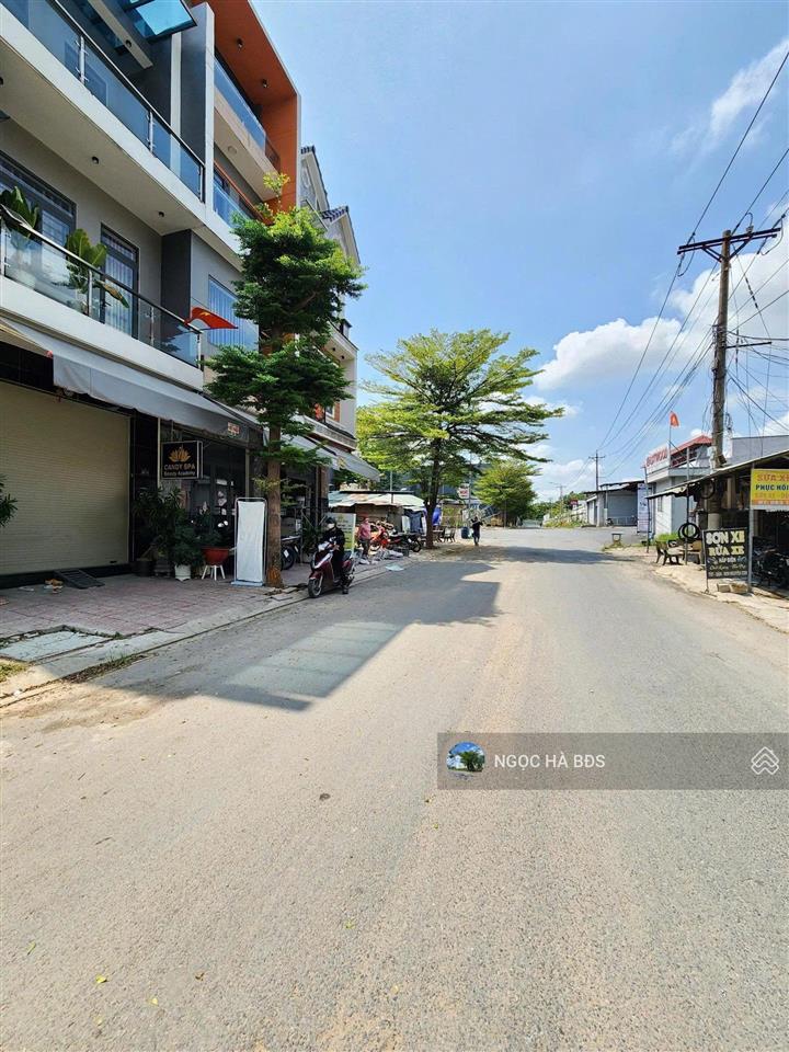 Chính chủ bán 64m2 đất gần miếu ông gù, đường nhựa 8m, giá chỉ 1 tỷ 850 ngay chợ phú phong, shr