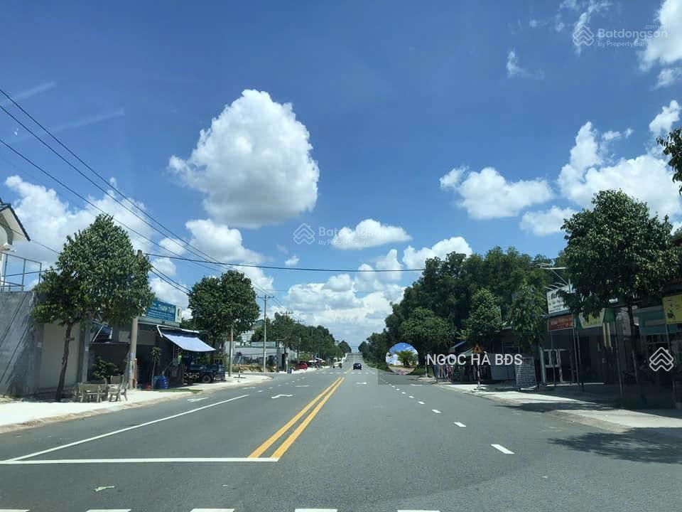 Bán đất vị trí đẹp mt đường dj5 300m2, sổ sẵn đường 25m thông vào kcn, thu nhập 10tr