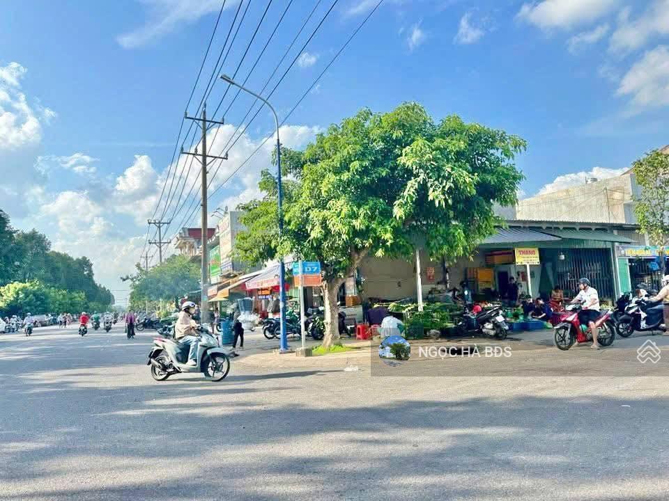 Bán nhà kinh doanh dt 100m2 giá 1t150 ngay chợ mỹ phước 1, đường nhựa d7, thu nhập 14 triệu shr