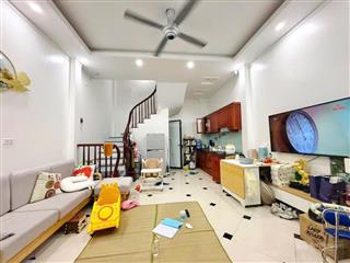 Nhà hơn 40m2, 5 tầng, ô tô gần, trung tâm kiến hưng, hà đông  đất vuông, không lỗi