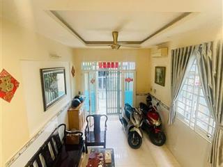 5tỷ900  39m2 (3.4x11)nở hậu  xe hơi đỗ cửa  ngay vòng xoay phú lâm