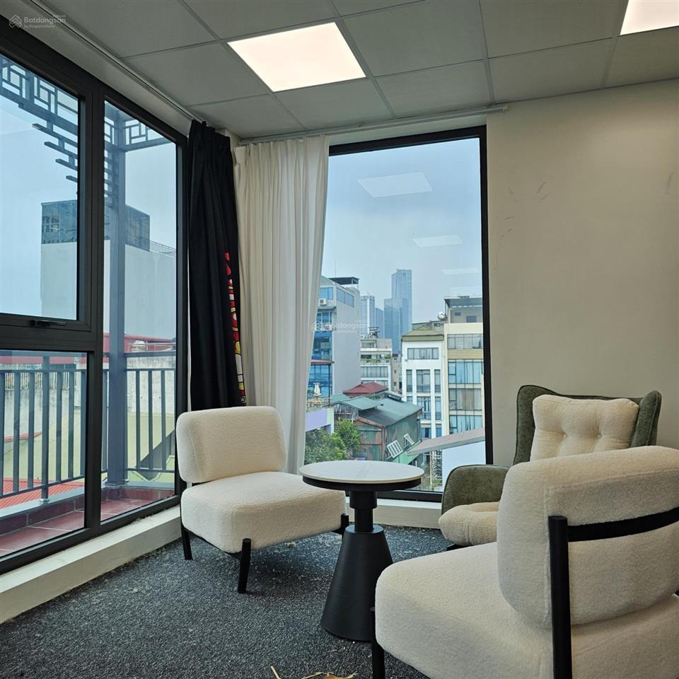 Cho thuê văn phòng mới 100% diện tích 80m2  20 tr/tháng tại phố kim mã, ba đình. free phí dịch vụ