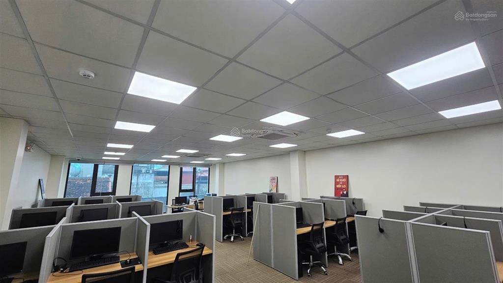 Cho thuê văn phòng mới 100% diện tích 80m2  20 tr/tháng tại phố kim mã, ba đình. free phí dịch vụ