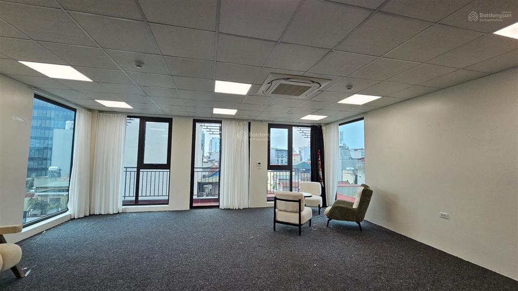 Cho thuê văn phòng mới 100% diện tích 80m2  20 tr/tháng tại phố kim mã, ba đình. free phí dịch vụ