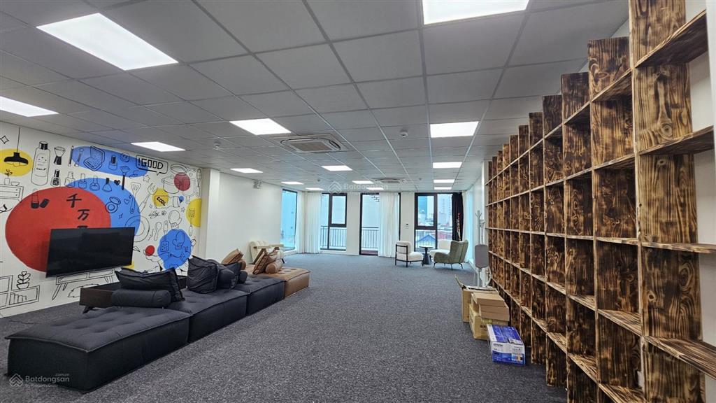 Cho thuê văn phòng mới 100% diện tích 80m2  20 tr/tháng tại phố kim mã, ba đình. free phí dịch vụ