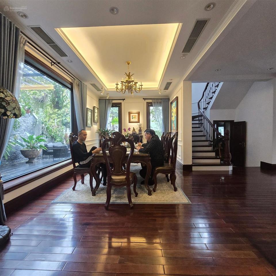 Biệt thự 335m2, lô góc 2 mặt tiền xây 4 tầng, mặt tiền 16m ngay gần đường nguyễn văn huyên kéo dài