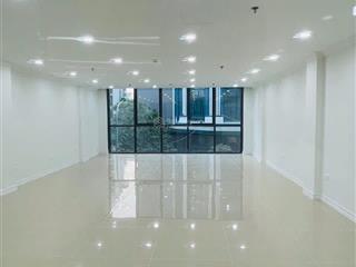 Toà building 9 tầng thang máy  vip nhất phố vỉa hè rộng , kinh dianh sầm uất dòng tiền khủng.