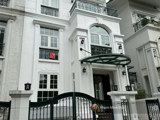 Cần cho thuê biệt thự 131m2, 5 tầng có hầm, có thang máy, 6 phòng ngủ, 2 tầng thông sàn giá 79tr/th
