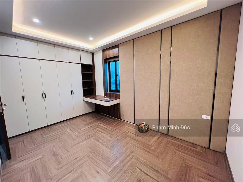 Toà văn phòng 73m2 x 9 tầng thang máy, có hầm ngay nguyễn khang nhỉnh 33 tỷ