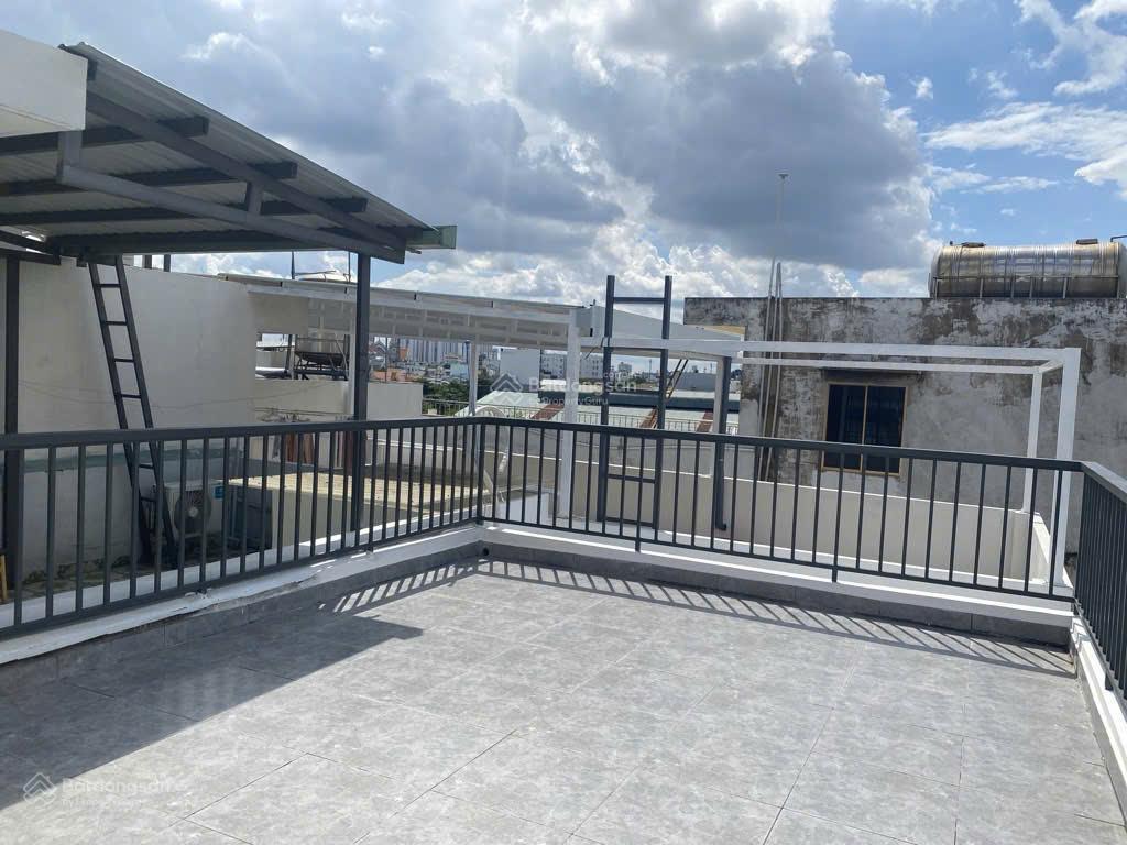 Nhà mới full nt 4 tầng 4x14, hẻm 7m, cách mặt tiền 30m, chợ phạm văn bạch 7.99 tỷ