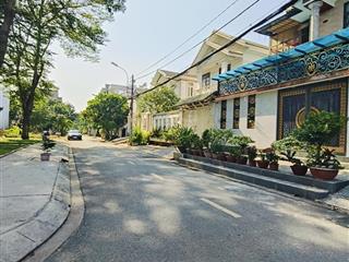 Bán biệt thự ngang 10m  240m2  4 tầng  phạm hùng bình chánh chỉ 24 tỷ