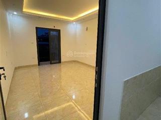 Bán gấp nhà dân xây 5 tầng ngọc thuỵ, ô tô đỗ cửa. ngõ nông  đầy đủ tiện nghi