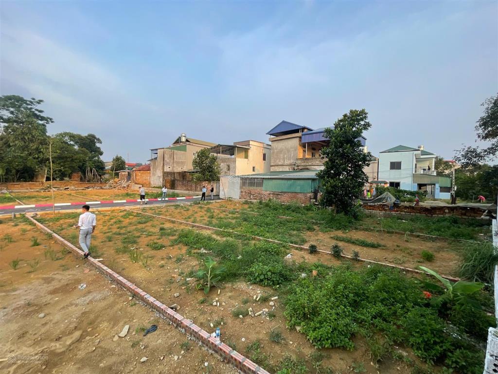 Nhỉnh 3 tỷ full thổ 100m2 xây ccmn 7 tầng, gần tđc bình yên sổ đẹp, 100m thông ra dt420