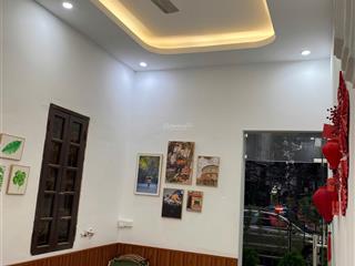 Cho thuê tầng 1 ngõ 165 xã đàn làm văn phòng hoặc kinh doanh. l/h anh vương  0913 572 ***
