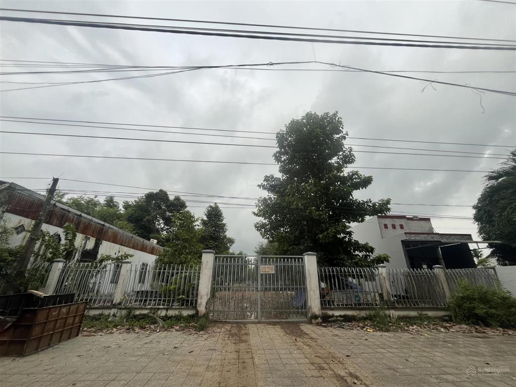 Đất thổ mặt tiền đường nguyễn chí thanh 21m, 4260m2 chỉ 17 tỷ