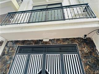 Nhà la phù, diện tích 36m2 rộng rãi, gần đường ô tô