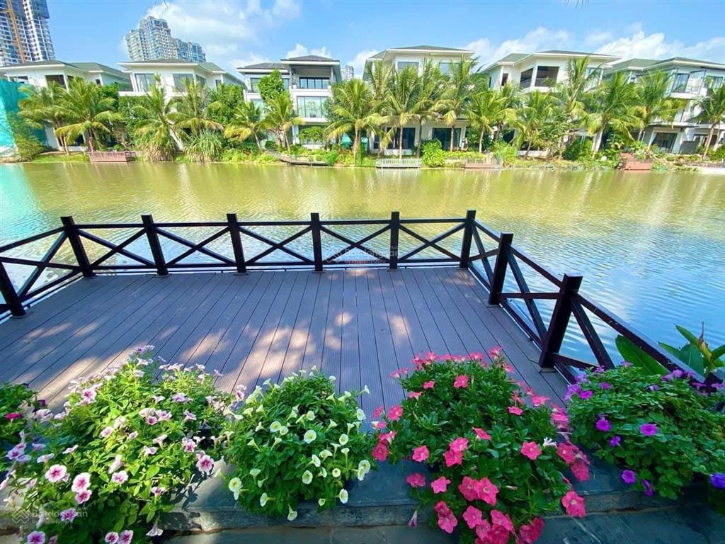 Bán nhà phố hai mặt tiền kinh doanh cực kỳ sầm uất cạnh tám tòa chung cư