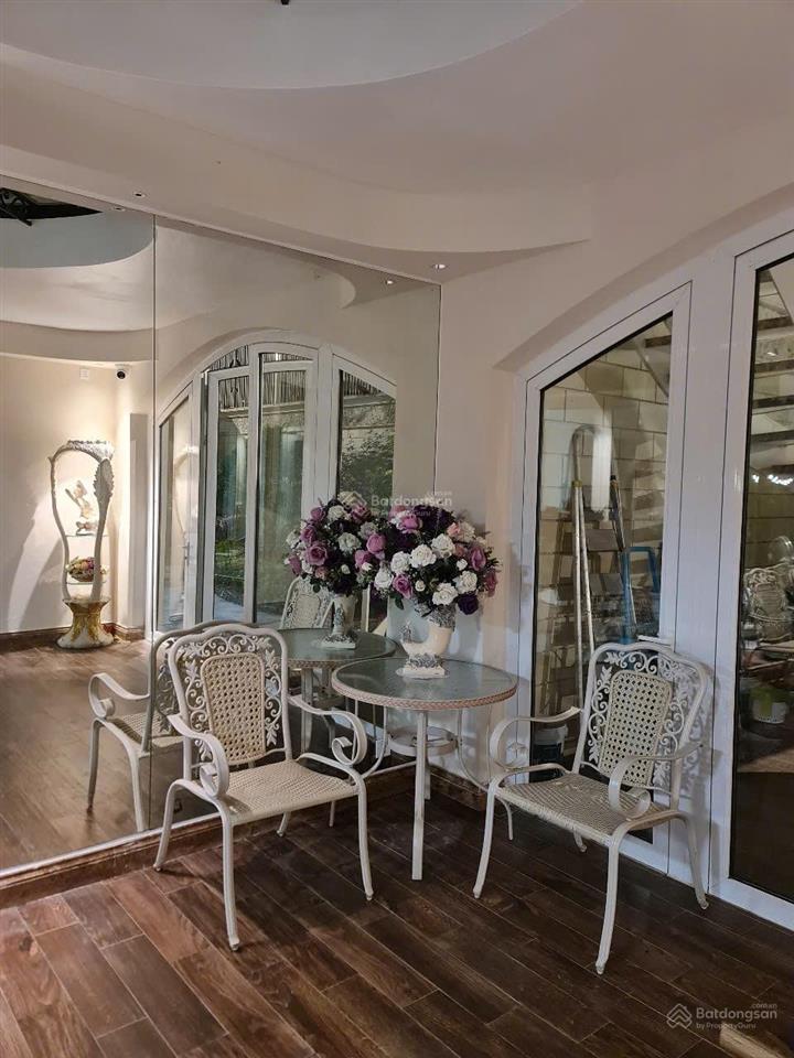 Chính chủ bán biệt thự đơn lập vườn tùng siêu đẹp, xây mới hoàn toàn nội thất nhập khẩu