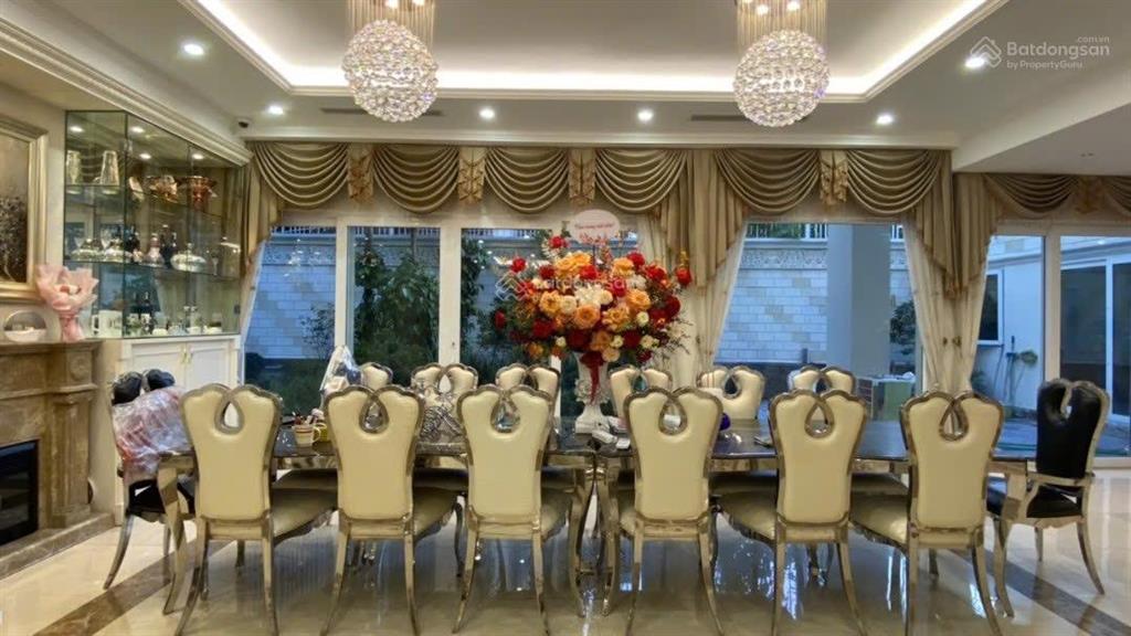 Chính chủ bán biệt thự đơn lập vườn tùng siêu đẹp, xây mới hoàn toàn nội thất nhập khẩu