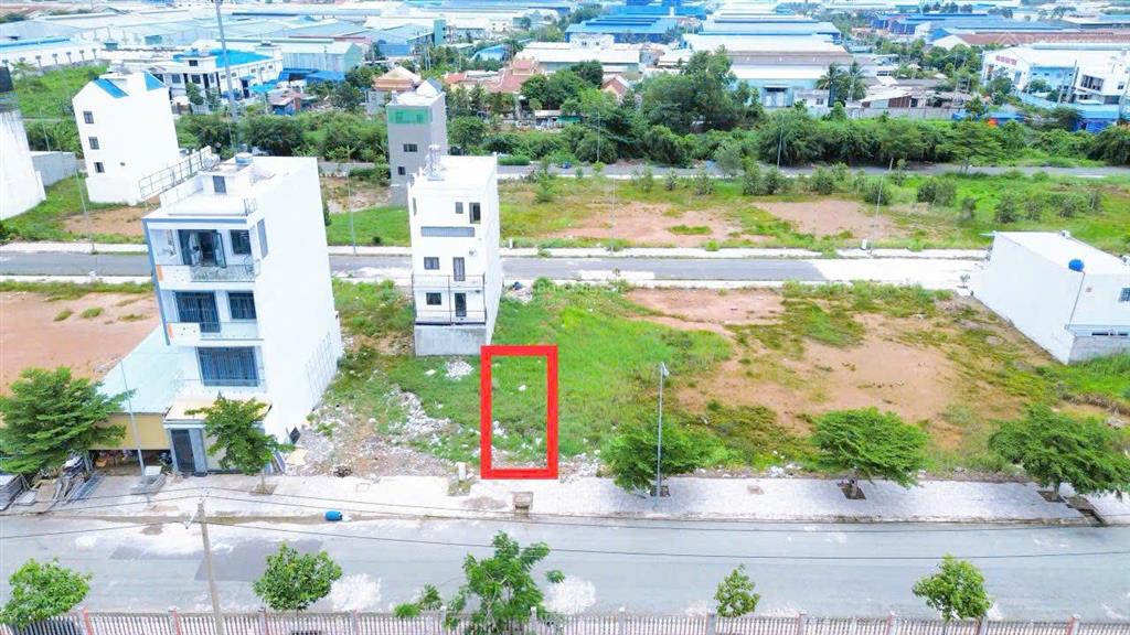 Chính chủ gửi bán lô đất 6x17,5m view hồ giáp bình chánh hỗ trợ bank 70%