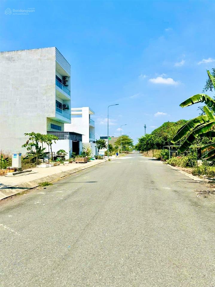 Cần tiền bán gấp nền 6x17,5m kdc đông, full thổ, xây dựng tự do. giá chủ bán 1tỷ680