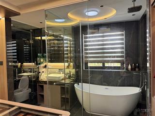 Thang máy, hầm 1 trệt 4 lầu ngang 6m ngay khu biệt thự kiều đàm đường xe hơi né chỉ 15.7 tỷ
