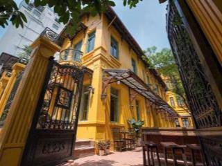 Cho thuê nhà mặt phố hàng bún, diện tích 160m2, hai khối nhà, mặt tiền 7m, kiến trúc cổ độc đáo