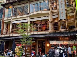 Cho thuê siêu phẩm nhà mặt phố đỗ quang, mặt tiền 9m, diện tích 205m2x4tầng, kinh doanh cực kì đẹp