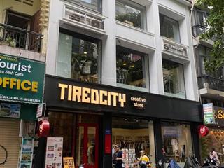 Cho thuê nhà mặt phố hàm long, mt 7m, dt 103m2x3tầng, có thang máy, lối đi riêng, vỉa hè rộng