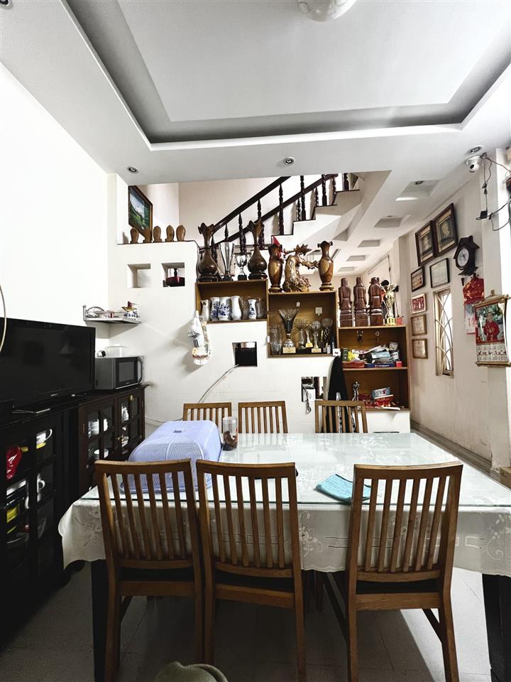 8,7 tỷ  70m2 (4.1m x 17m)  hoàng hoa thám, phú nhuận hxh thông  3 tầng btct  3 tầng btct