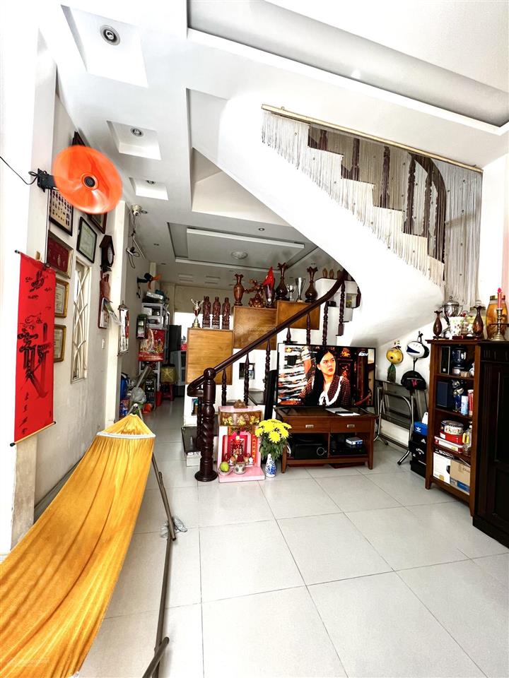 8,7 tỷ  70m2 (4.1m x 17m)  hoàng hoa thám, phú nhuận hxh thông  3 tầng btct  3 tầng btct