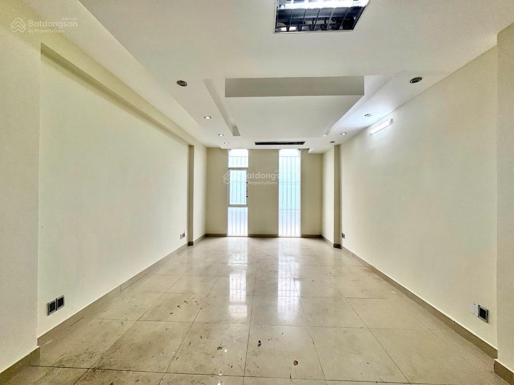 61m2  phú nhuận  3 tầng  xe hơi ngủ nhà sát mặt tiền  10,8 tỷ  ngang 4m x dài 15m  100tr/th