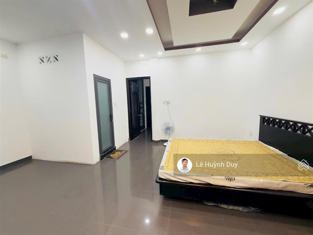 Mặt tiền, phường 4, phú nhuận  6x12m  72m2  a4 góc vuông  4 tầng  16,8 tỉ