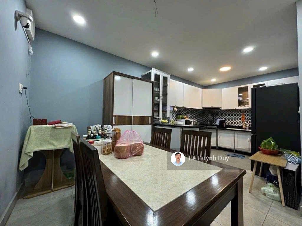 Mặt tiền, phường 4, phú nhuận  6x12m  72m2  a4 góc vuông  4 tầng  16,8 tỉ