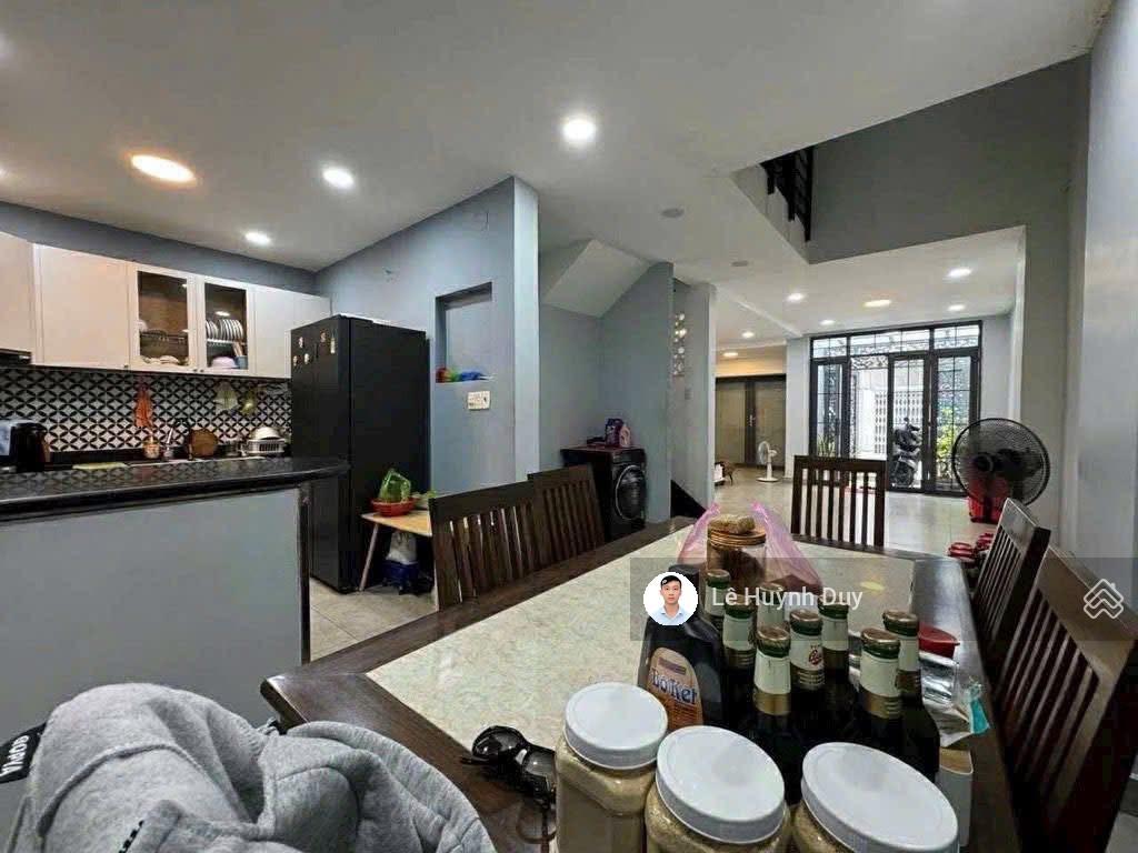 Mặt tiền, phường 4, phú nhuận  6x12m  72m2  a4 góc vuông  4 tầng  16,8 tỉ