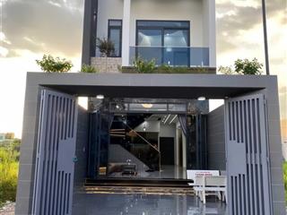 Cắt lỗ 300 triệu nhà mặt tiền chợ bình chánh 110m2 giá ngộp, sổ hồng riêng