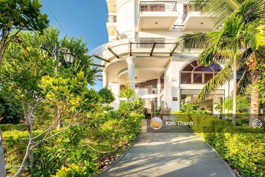 Sang nhượng khách sạn 4 vip 39 phòng mặt tiền lạc long quân cách biển an bàng 200m