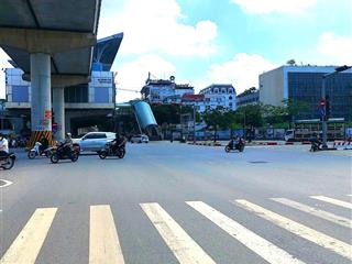 Nhà hồ tùng mậu  dân xây  ở ngay  33m  4t  ngõ nông ,thông  30m ra phố  giá hợp lý