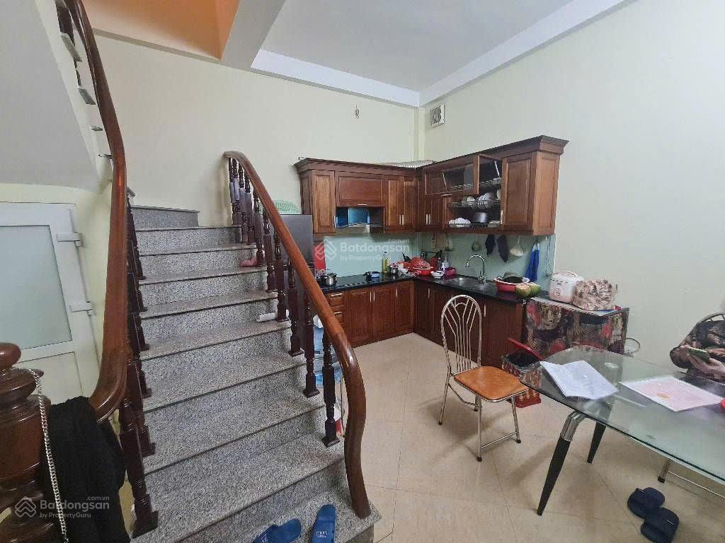 Bán gấp về nhà mới 4 tầng, dân xây ô đồng lầm (hồ ba mẫu )hướng tây namtrung phụng, đống đa