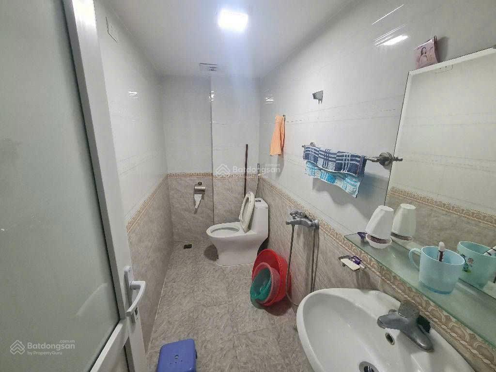 Bán gấp về nhà mới 4 tầng, dân xây ô đồng lầm (hồ ba mẫu )hướng tây namtrung phụng, đống đa