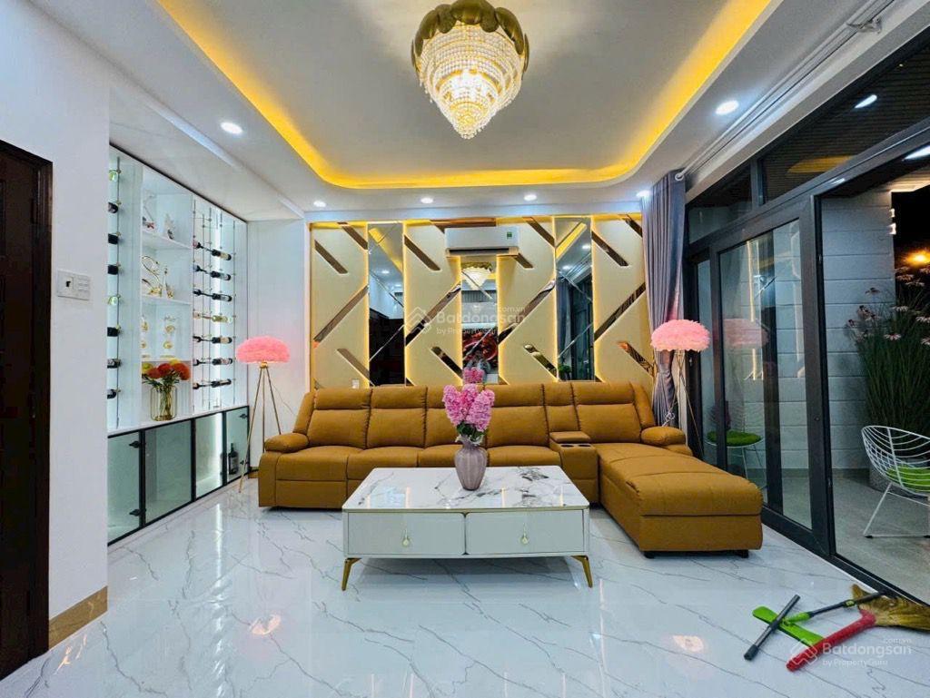 Nhà đẹp chỉ 8,x tỷ 105m2 huỳnh tấn phát , phú thuận, quận 7 nhà 3 tầng sân rộng