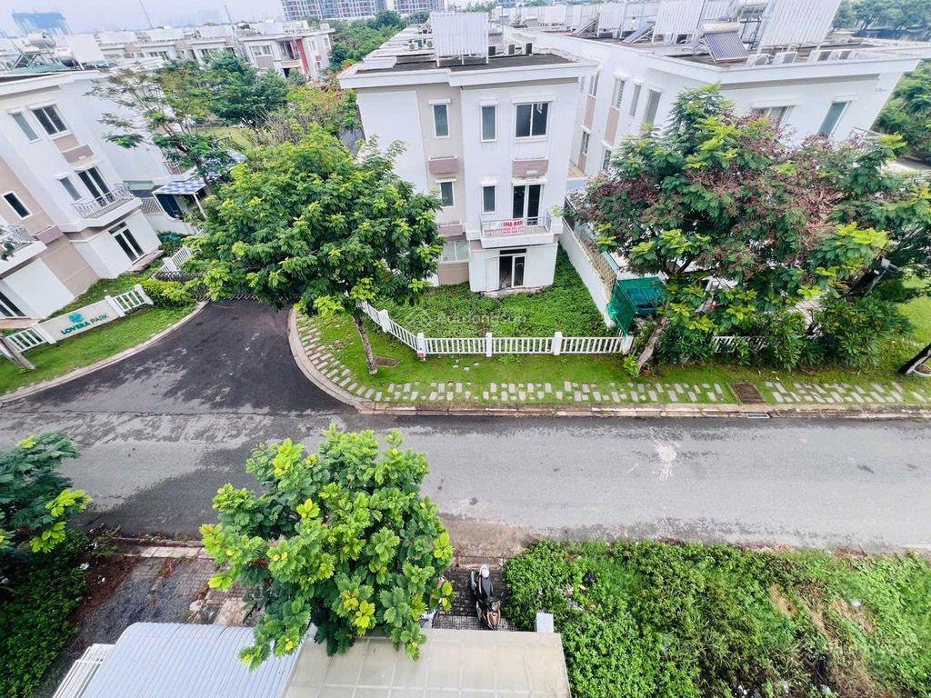 Nhà đẹp  giá tốt  ngay kdc phong phú 4, bình chánh  giá chỉ 8.x tỷ  100m2 (5x20m)  5 tầng